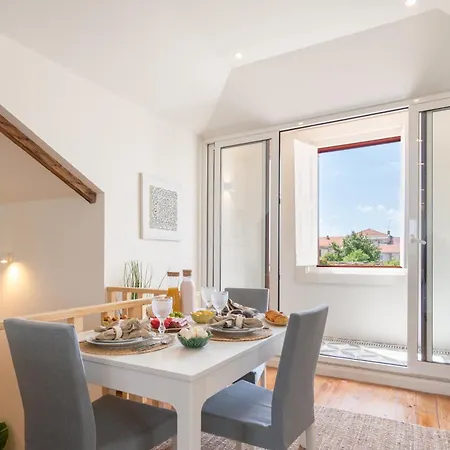 Host Wise - Modern Comfy Flat Apartment *