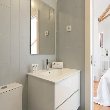 Host Wise - Modern Comfy Flat *