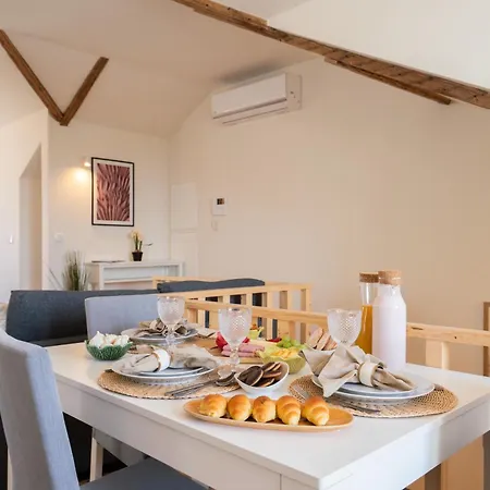 Host Wise - Modern Comfy Flat Apartment *