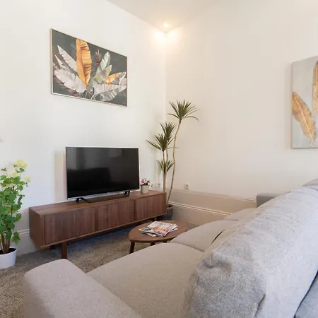 Host Wise - Modern Comfy Flat