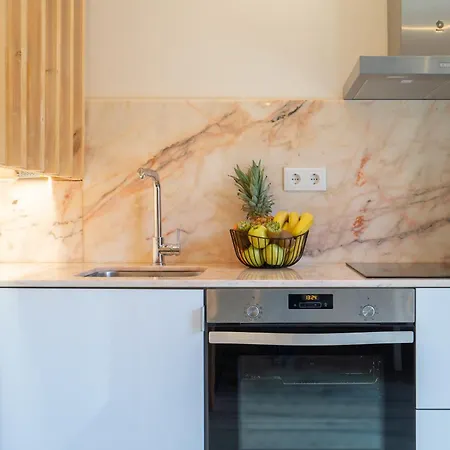 Host Wise - Modern Comfy Flat