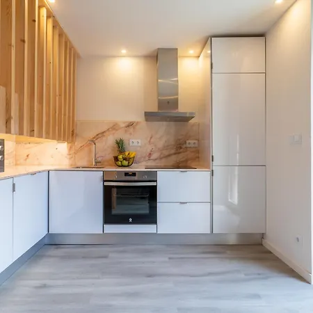 Host Wise - Modern Comfy Flat *